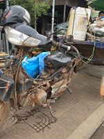 Mit dem Moped wird alles transportiert