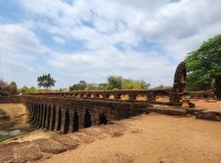 Sandstein-Naga-Brücke Kambodscha