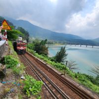Zug auf seinem weiten Weg von Ho Chi Minh-Stadt nach Hanoi