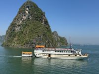 ... in der Halong-Bucht (1)