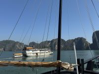 ... in der Halong-Bucht (2)