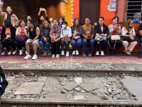 Warten auf dem Zug, Train Street, Hanoi