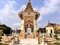 Napoleon Statur vor der Silberpagode, Phnom Penh