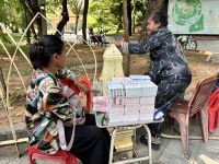 Geldwechseln am Wat Phnom, Phnom Penh