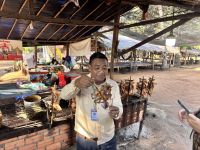 RL Vannak, Frosch am Spieß