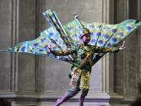 Großes Buffet mit Tanz