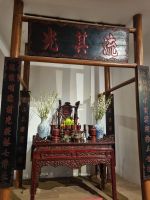 Hanoi (Volkskundemuseum - vietnamesischer Ahnenaltar)