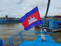 Motorbootsfahrt auf dem Tonle-Sap-Fluss...