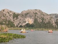 Vietnam. Bootsfahrt durch die Trockene Halong Bucht