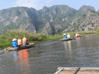 Vietnam. Bootsfahrt durch die Trockene Halong Bucht