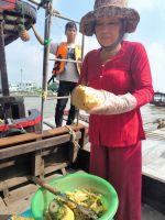 Vietnam. Ananas-Kunstschnitzen &ndash; &copy; Heike Jack (Eberhardt TRAVEL)