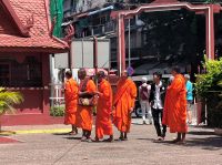 Kambodscha. Mönche im Nationalmuseum &ndash; &copy; Heike Jack (Eberhardt TRAVEL)