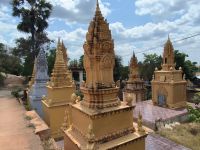 Kambodscha. Friedhof am Kloster &ndash; &copy; Heike Jack (Eberhardt TRAVEL)
