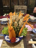 unser Abendessen wurde fantasievoll serviert... &ndash; &copy; Birgit Kirchner (Eberhardt TRAVEL)