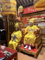 sogar mit Kaiserpaar - sorry, die Gesichter zeigen wir nicht!  &ndash; &copy; Birgit Kirchner (Eberhardt TRAVEL)