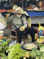 Markt am Ufer mit viel Lokalkolorit  &ndash; &copy; Birgit Kirchner (Eberhardt TRAVEL)