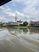 am Ufer sind auch katholische Kirchen zu sehen &ndash; &copy; Birgit Kirchner (Eberhardt TRAVEL)