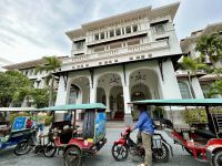 mit dem Tuktuk zum edlen Raffles Hotel  &ndash; &copy; Birgit Kirchner (Eberhardt TRAVEL)