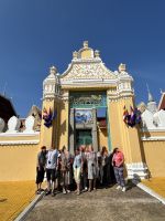 vor dem Königspalast - man darf uns nicht erkennen &ndash; &copy; Birgit Kirchner (Eberhardt TRAVEL)