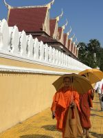 Mönche am Königspalast &ndash; &copy; Birgit Kirchner (Eberhardt TRAVEL)