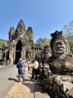 am Südtor zu Angkor Thom - Brücke mit Kriegern &ndash; &copy; Birgit Kirchner (Eberhardt TRAVEL)