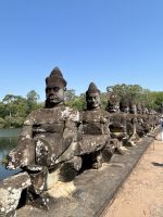 am Südtor zu Angkor Thom - Brücke mit Kriegern &ndash; &copy; Birgit Kirchner (Eberhardt TRAVEL)