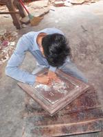 Herstellung von Perlmutteinlagen