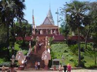 Aufgang zum Wat Phnom Penh