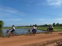 Kinder auf dem Schulweg