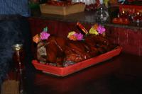 Lady Tempel - Spanferkel als Opfergabe