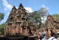 Besichtigung im Frauentempel Banteay Srei