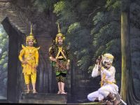 Großes Buffet mit Tanz