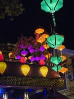 Lampions bei Nacht in Hoi An