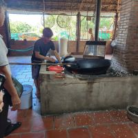 Mekong Delta Kokosnussfabrik - Puffreis Herstellung