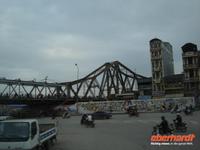 ber 100 Jahre alte Long Bien-BrÜcke