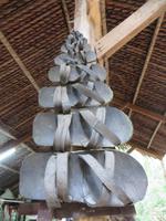 Sandalen, die aus Autoreifen hergestellt werden