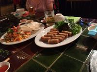 Abendessen im Saigon mit Grill auf dem Tisch