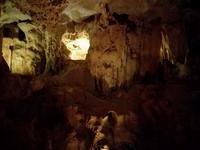 Besuch einer Höhle in der Ha Long Bucht
