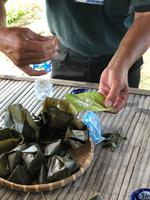 süßer Klebreis im Bananenblatt