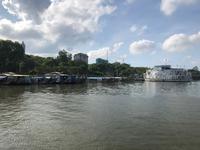 Auf dem Parfümfluss