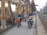 Auf der Eisenbahnbrücke