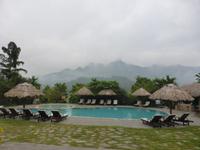 Der pool mit Blick in auf die Berge.