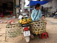 Händlerin mit Sohnemann.