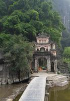 Eingang zu dem Pagoden auf dem Berg