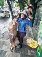 freundliche Bananenverkäuferinnen auf Hanois Straßen