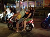 Vespatour in Ho Chi Minh Stadt, hier dürfen alle mit