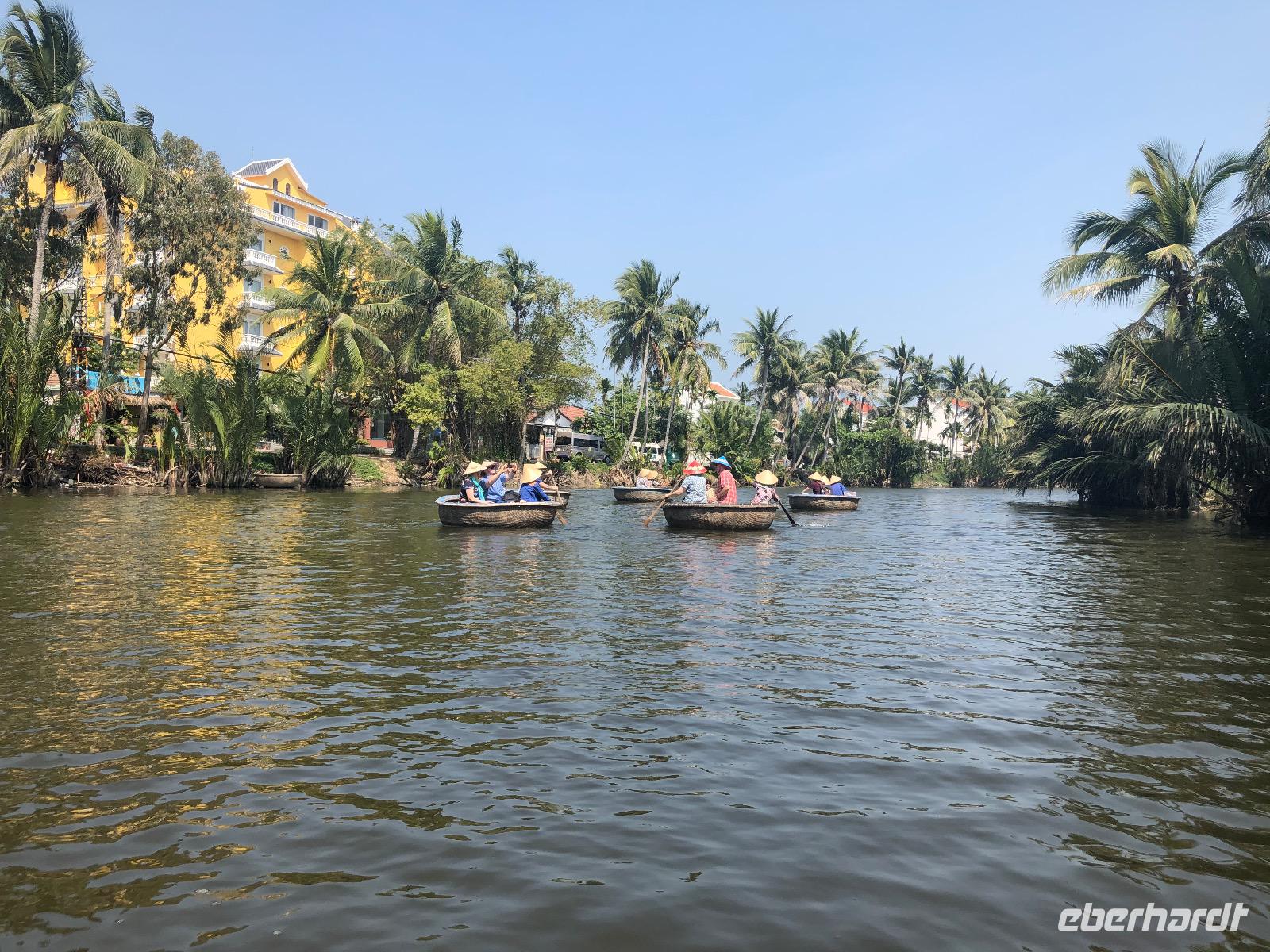 Traditionelle Rundboote - Fahrt zum Restaurant - Nähe Hoi An