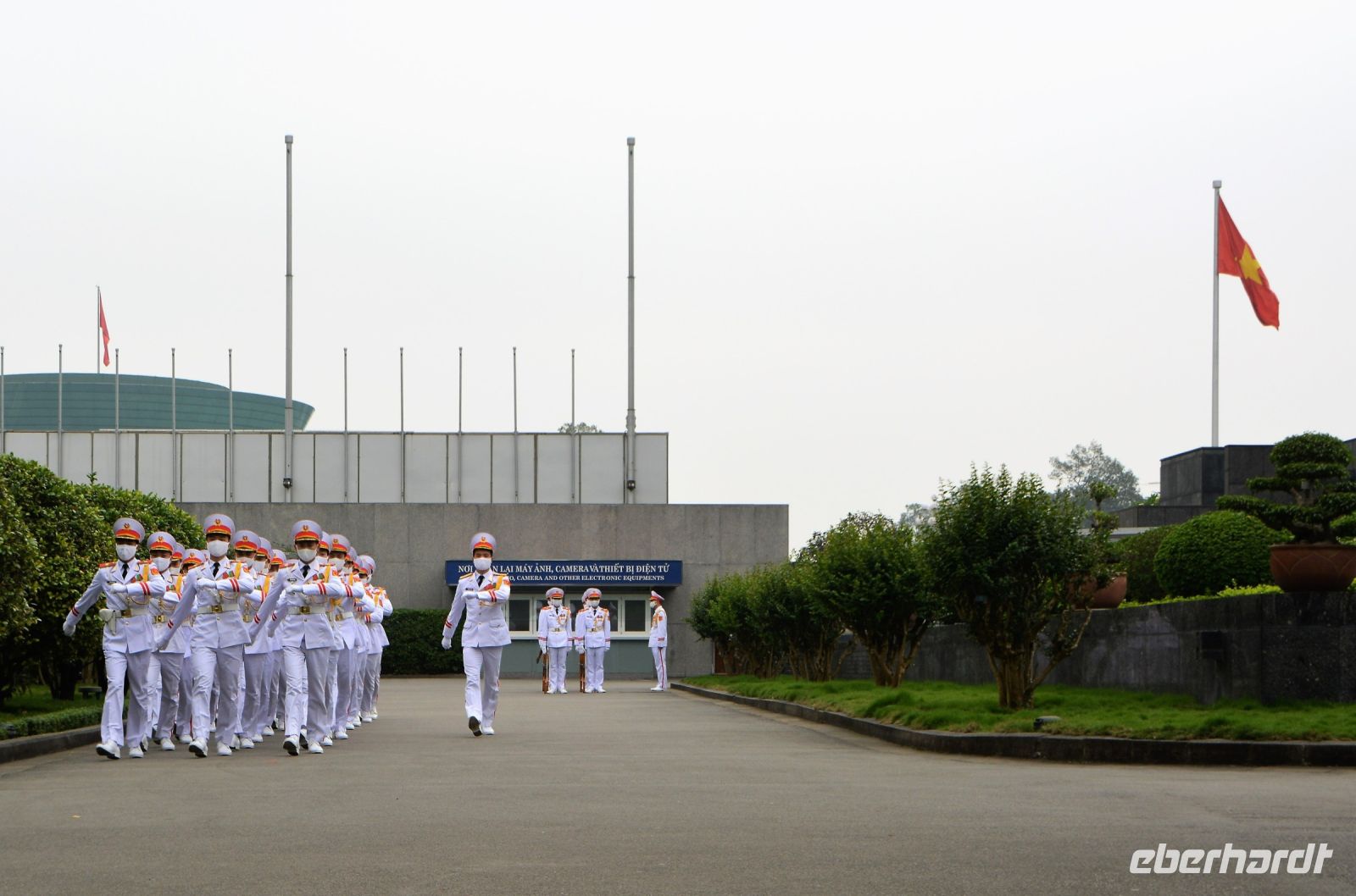 Wachwechsel vor dem Grab