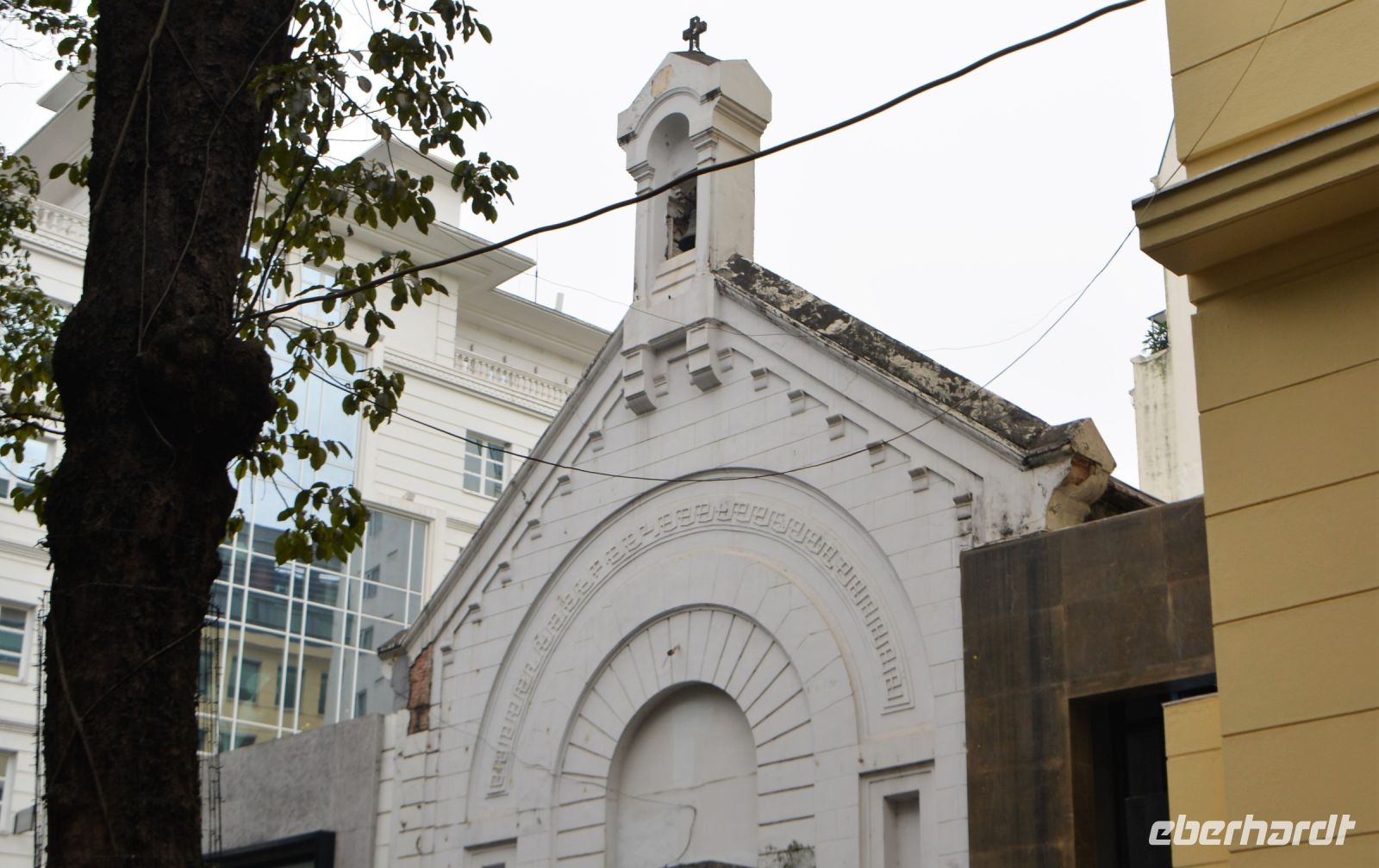 auch Kirchen gibt es