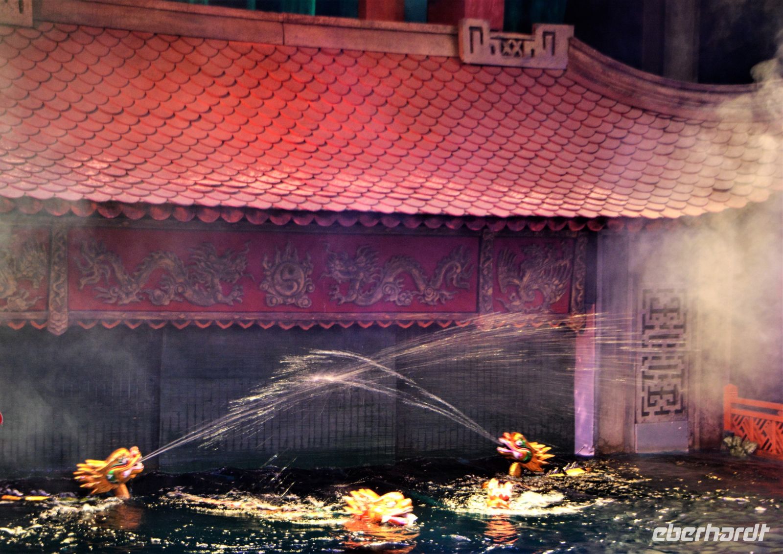 das Wasserpuppentheater beginnt